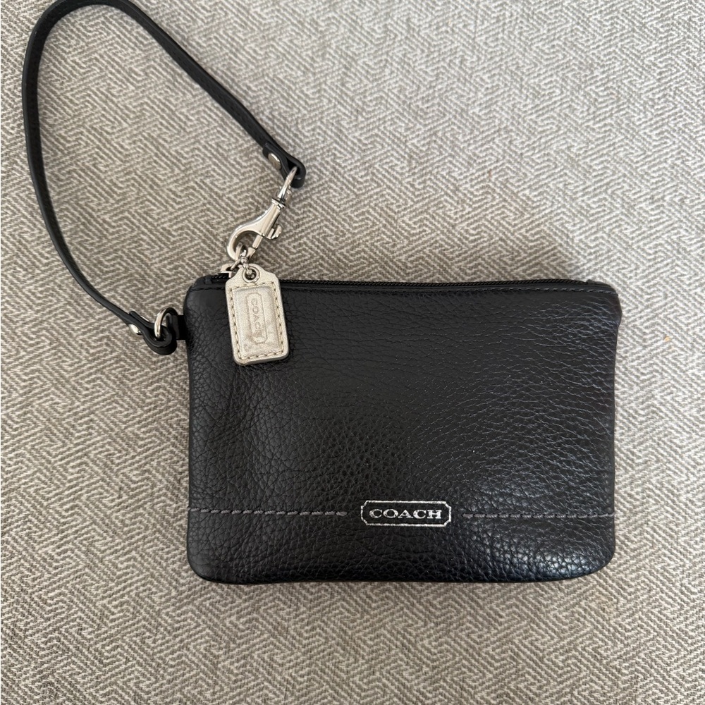 Coach Black Pebbled Leather Wristlet. 6x4 EUC